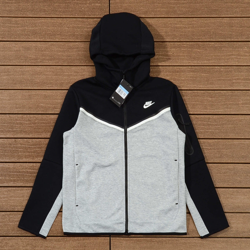Nike Tech Negro-Gris Claro