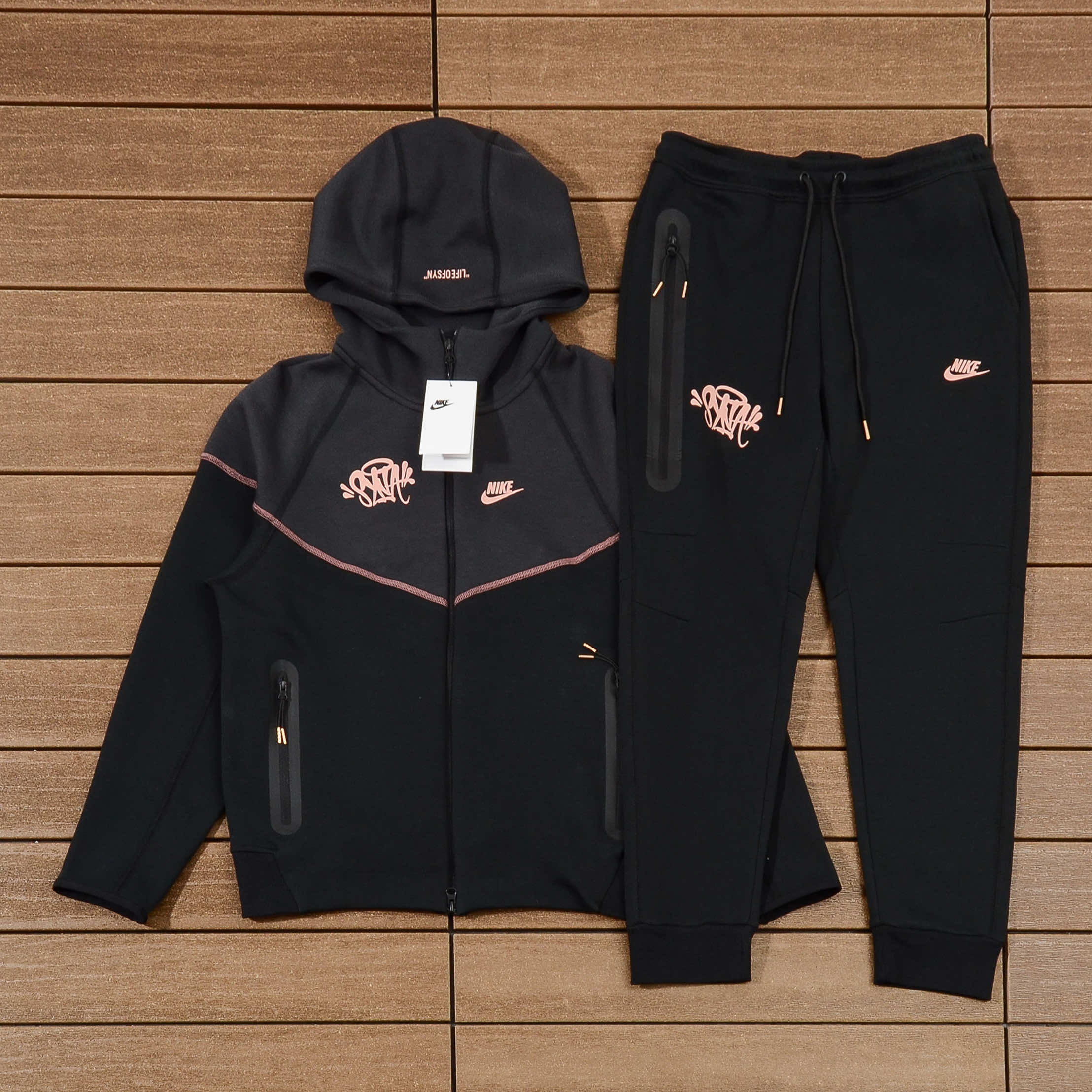 Conjunto Nike Tech x Syna